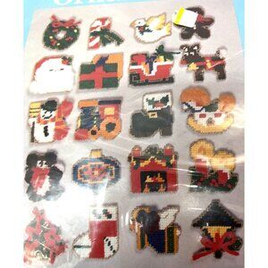 Kellys Crafts 20-Piece Christmas Ornaments Plastic Canvas Kit Ages 8+ Yarn & Ins